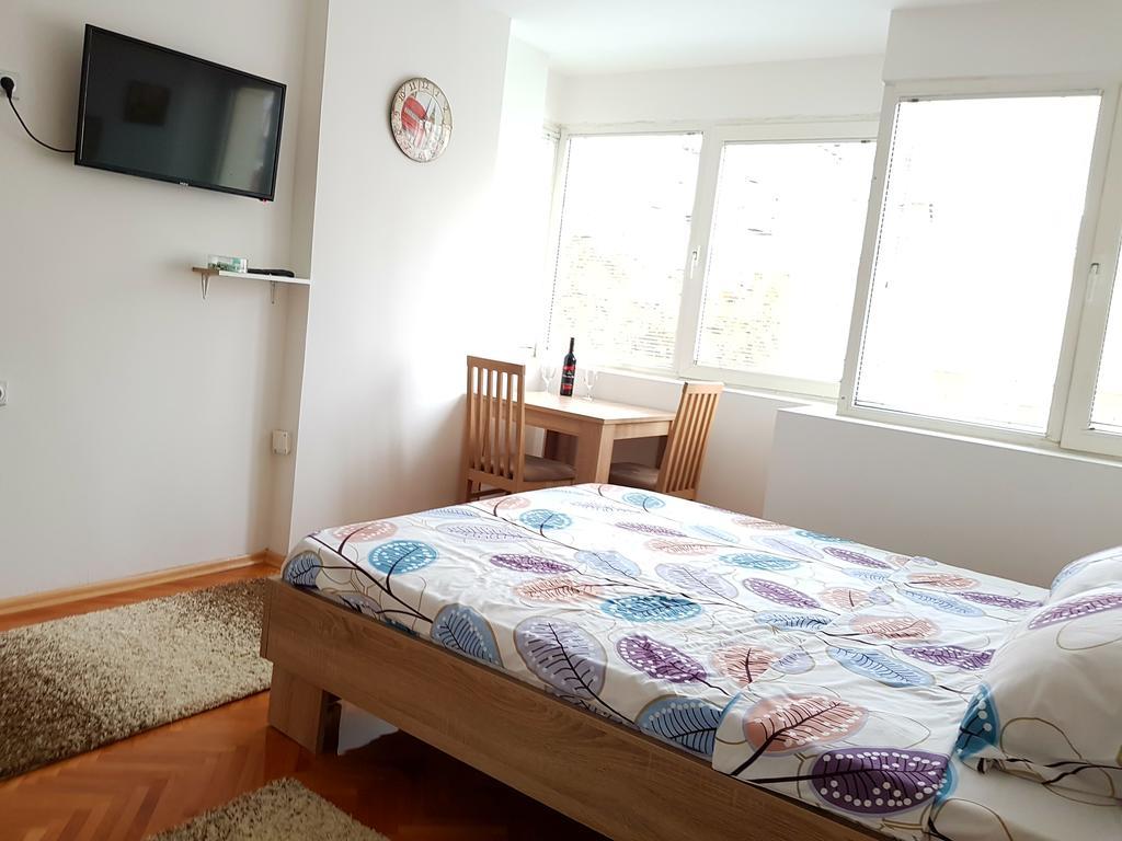 Central Square Apartment 斯科普里 外观 照片
